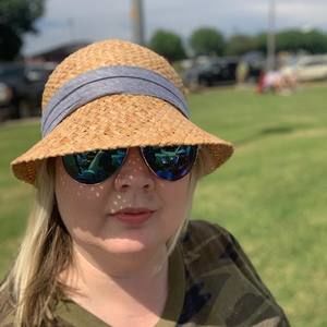 Meet your Posher, Angela